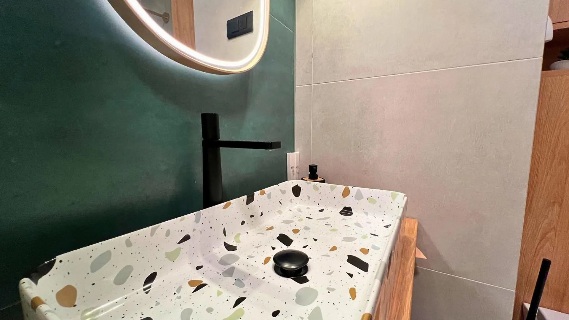 Zen Apartment Rijeka With Private Garage