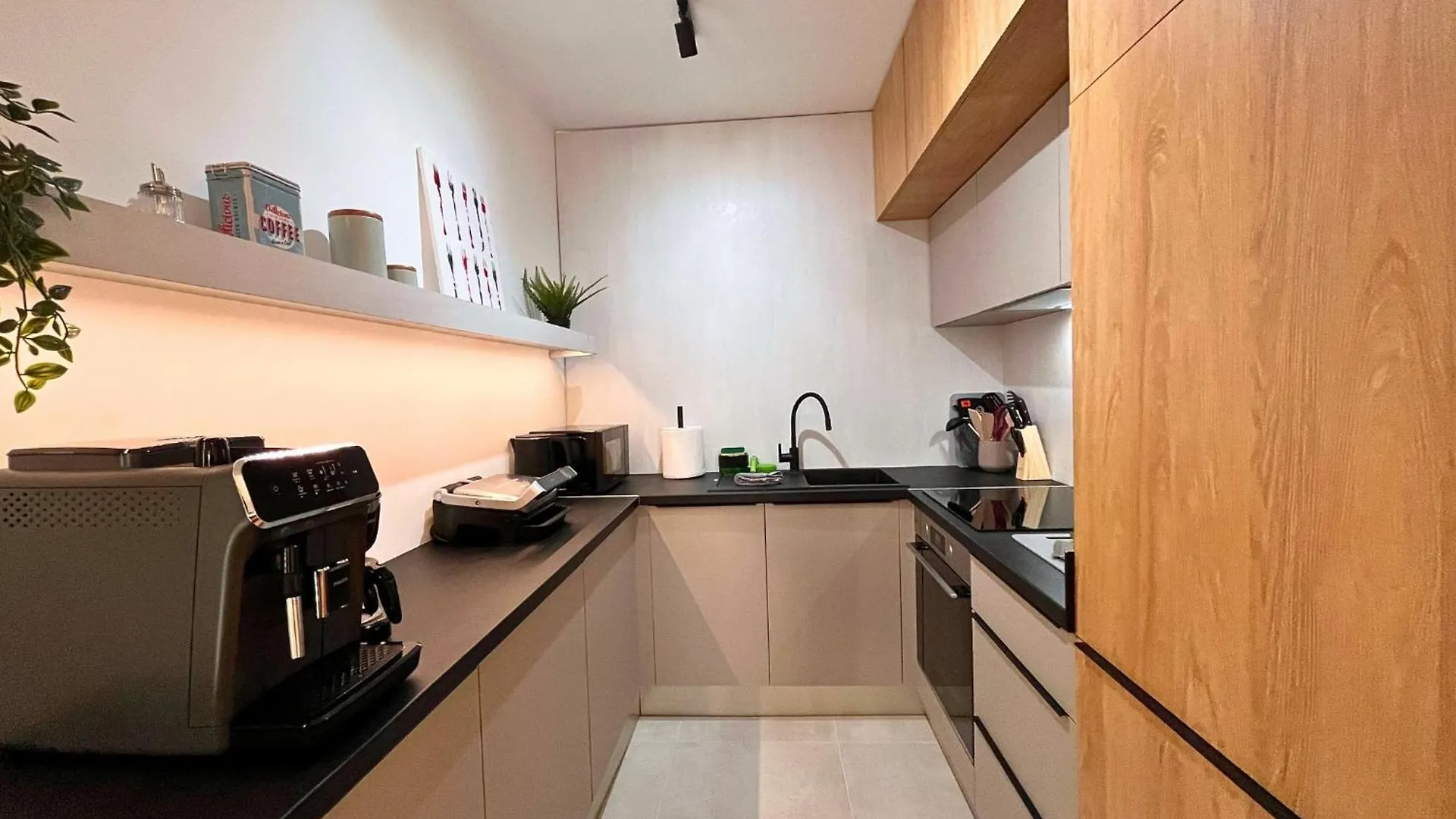 Zen Apartment Rijeka With Private Garage 0*,